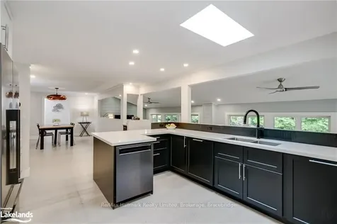 1712 Muskoka Beach Road Bracebridge ON P1P 1R1