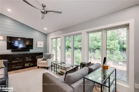 1712 Muskoka Beach Road Bracebridge ON P1P 1R1