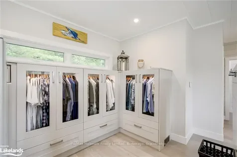 1712 Muskoka Beach Road Bracebridge ON P1P 1R1