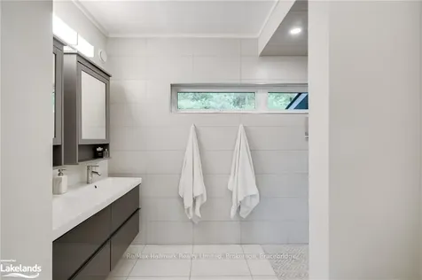 1712 Muskoka Beach Road Bracebridge ON P1P 1R1