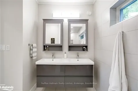 1712 Muskoka Beach Road Bracebridge ON P1P 1R1