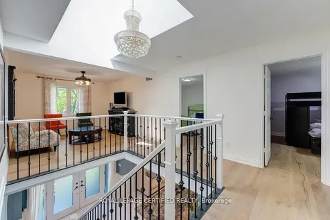 10 Karendale Crescent Hamilton ON L0R 1K0