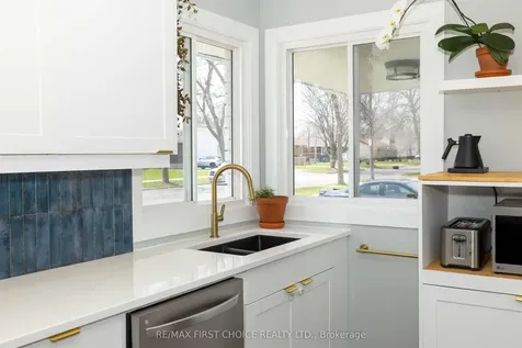 120 Robinson Drive Thunder Bay ON P7A 6G5