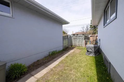 120 Robinson Drive Thunder Bay ON P7A 6G5