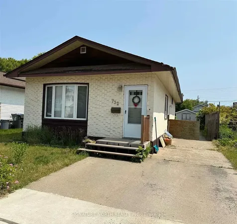 732 Marks Street S Thunder Bay ON P7E 1N2