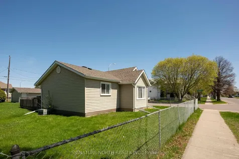 1401 Frederica Street W Thunder Bay ON P7E 3Y7