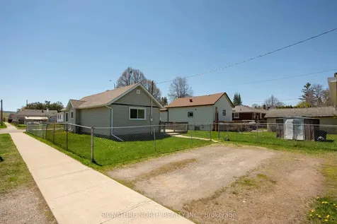 1401 Frederica Street W Thunder Bay ON P7E 3Y7