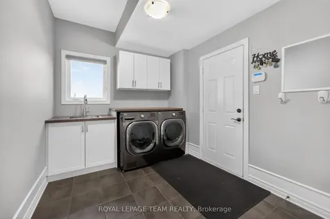 51 Bridle Crest Court Kanata ON K2M 0H5