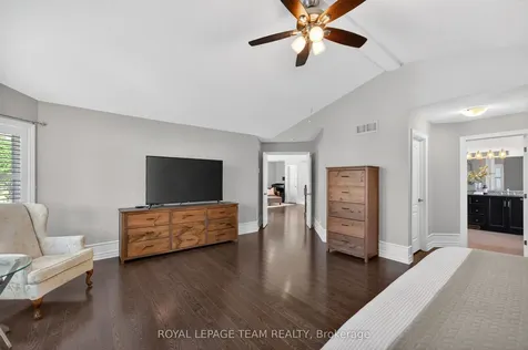 51 Bridle Crest Court Kanata ON K2M 0H5