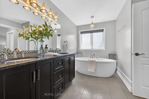 51 Bridle Crest Court Kanata ON K2M 0H5