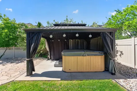 51 Bridle Crest Court Kanata ON K2M 0H5