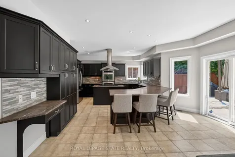 24 Heathcote Court Grimsby ON L3M 0A6