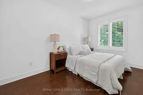 24 Heathcote Court Grimsby ON L3M 0A6