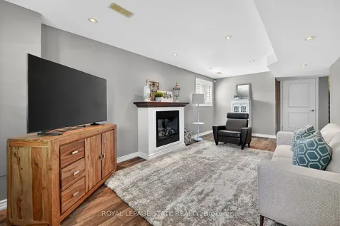 24 Heathcote Court Grimsby ON L3M 0A6