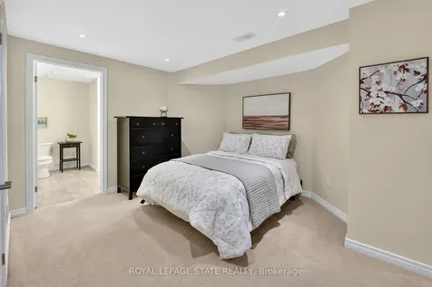 24 Heathcote Court Grimsby ON L3M 0A6