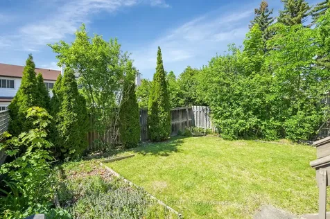 90 Acklam Terrace Kanata ON K2K 2J1