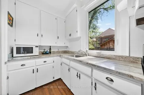 35 Burris Street Hamilton ON L8M 2J1
