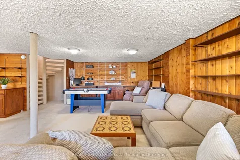 1464 Peninsula Road North Bay ON P1B 8G4