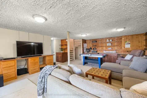 1464 Peninsula Road North Bay ON P1B 8G4