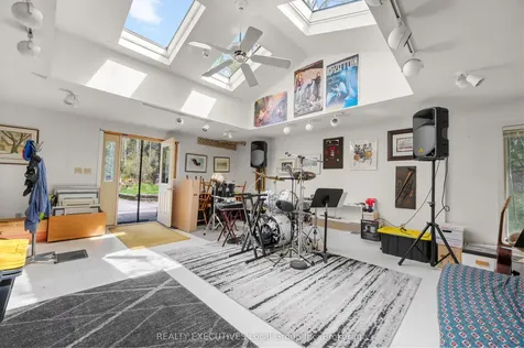 1464 Peninsula Road North Bay ON P1B 8G4