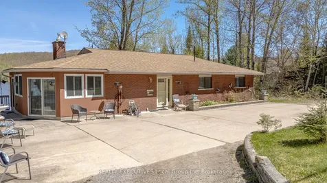 1464 Peninsula Road North Bay ON P1B 8G4
