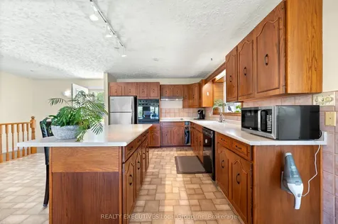 1464 Peninsula Road North Bay ON P1B 8G4