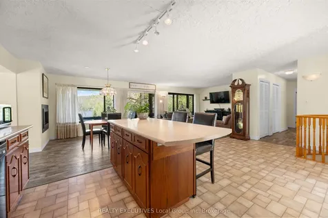 1464 Peninsula Road North Bay ON P1B 8G4