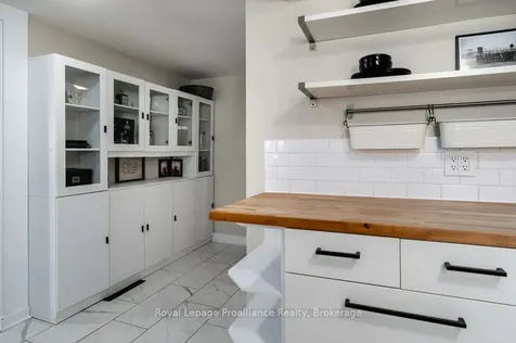 327 Sidney Street Quinte West ON K8V 2V1