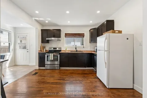160 Britannia Avenue Hamilton ON L8H 1X1