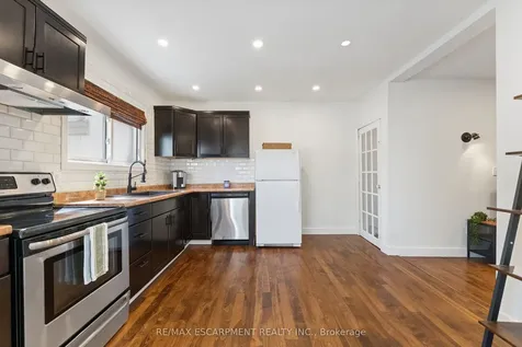 160 Britannia Avenue Hamilton ON L8H 1X1
