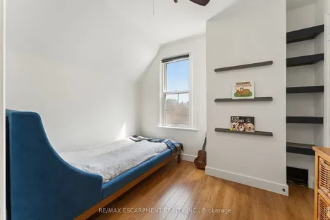 160 Britannia Avenue Hamilton ON L8H 1X1