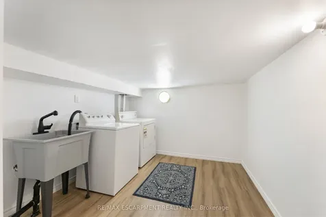 160 Britannia Avenue Hamilton ON L8H 1X1