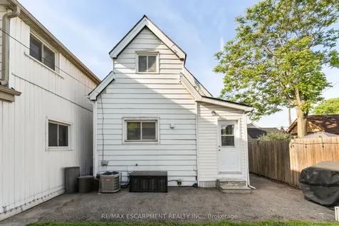 160 Britannia Avenue Hamilton ON L8H 1X1
