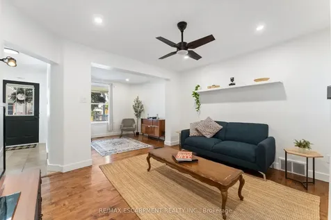 160 Britannia Avenue Hamilton ON L8H 1X1
