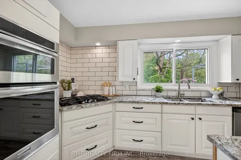 293 Carrie Street Strathroy-caradoc ON N7G 3C9