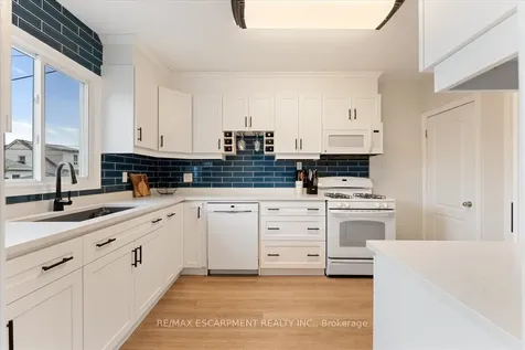 17 Craigmiller Avenue Hamilton ON L8L 3H9