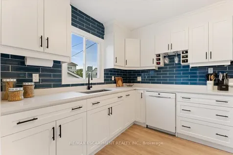 17 Craigmiller Avenue Hamilton ON L8L 3H9