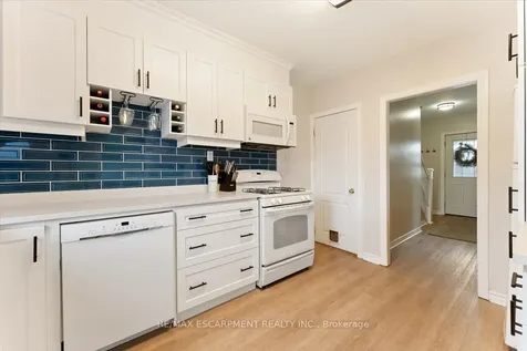 17 Craigmiller Avenue Hamilton ON L8L 3H9
