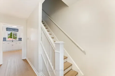 17 Craigmiller Avenue Hamilton ON L8L 3H9