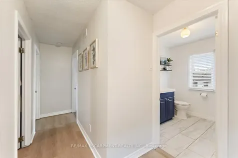 17 Craigmiller Avenue Hamilton ON L8L 3H9