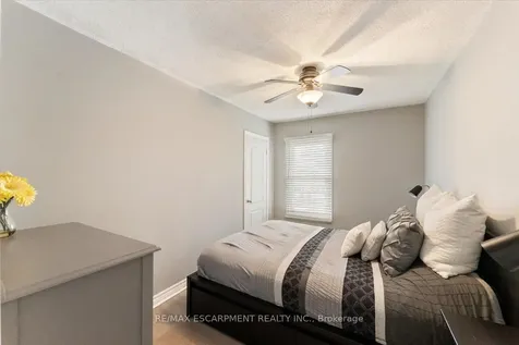 17 Craigmiller Avenue Hamilton ON L8L 3H9