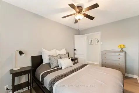 17 Craigmiller Avenue Hamilton ON L8L 3H9
