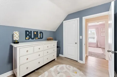 17 Craigmiller Avenue Hamilton ON L8L 3H9