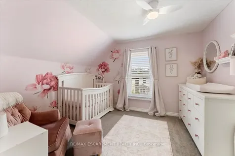 17 Craigmiller Avenue Hamilton ON L8L 3H9