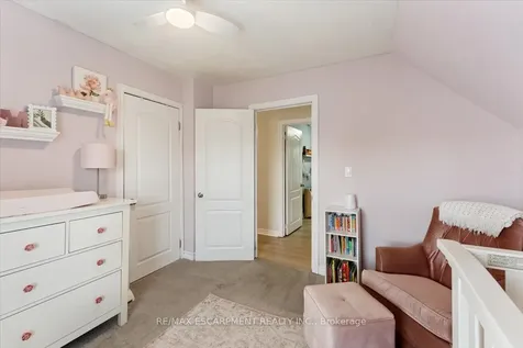 17 Craigmiller Avenue Hamilton ON L8L 3H9