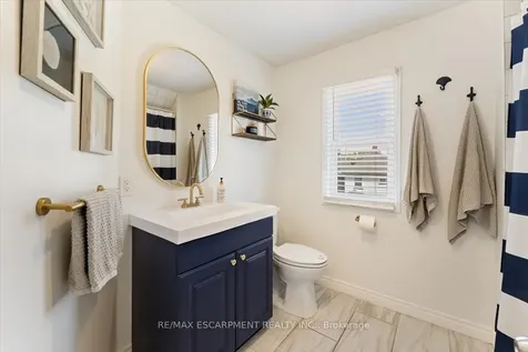 17 Craigmiller Avenue Hamilton ON L8L 3H9