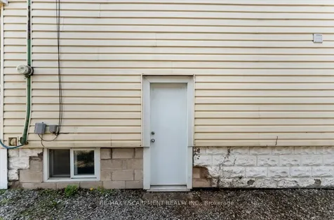 17 Craigmiller Avenue Hamilton ON L8L 3H9