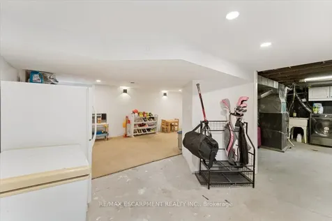 17 Craigmiller Avenue Hamilton ON L8L 3H9