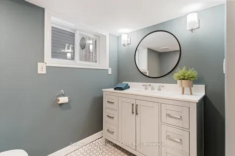 17 Craigmiller Avenue Hamilton ON L8L 3H9