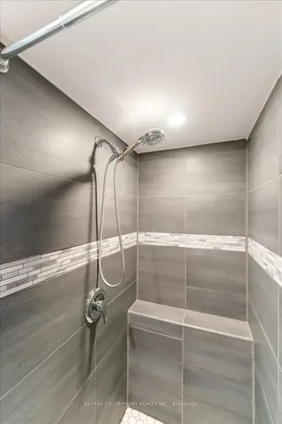 17 Craigmiller Avenue Hamilton ON L8L 3H9